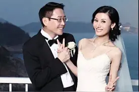 2008年，李嘉欣大婚呛声赌王，看看何超琼的报复：这个女人不简单图片