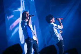 动力火车巡演上海热血开唱，时光专列跨越岁月洪流图片