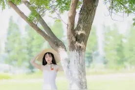 戴草帽的女生图片