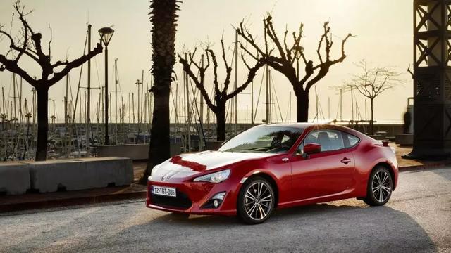 二手日产350z, 二手日产350z值得入手吗(这5款二手性能车堪称理财产品