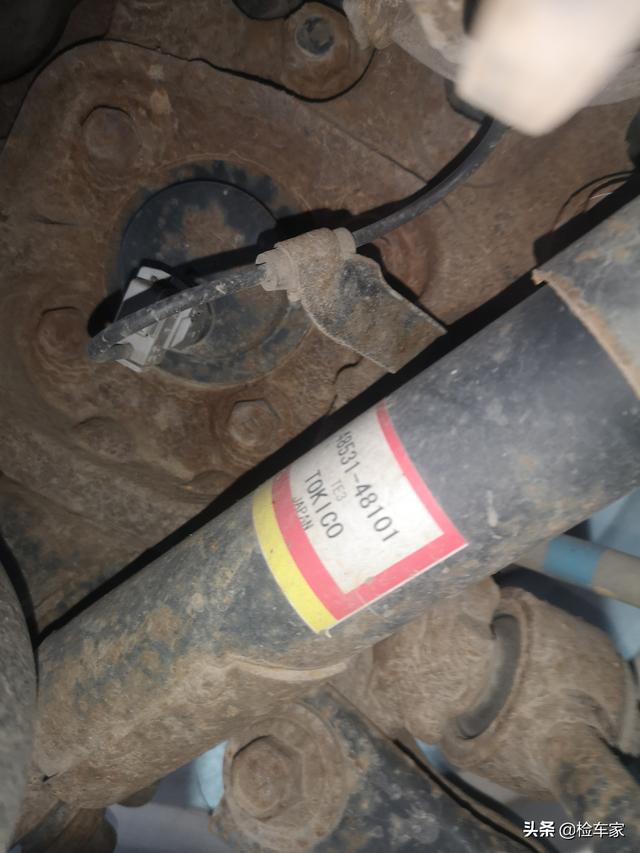 报价22万的雷克萨斯RX270，开10万公里就漏油，还能传三代吗？