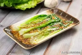 生菜最好吃的做法，不炒不凉拌，蒜蓉酱浇一浇，比吃肉过瘾图片