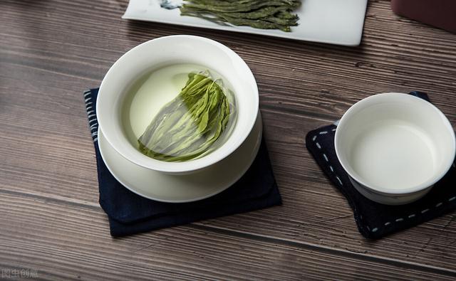 用一句话来形容茶叶好喝，味道好，你会怎么说