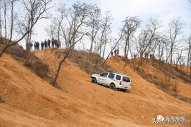 越野疾驰深沟纵横：郑州野生越野基地破坏环境难监管图片