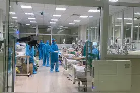 越南一家五口人三人感染新冠，一人死亡，两名幼女住进隔离区图片