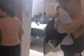 儿子退伍偷偷回家 开门瞬间母亲的反应让人泪目视频封面