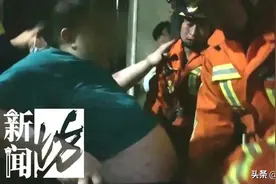 400斤男子呼吸困难，出门看病惊动消防！妈妈无奈：20多年没下过楼图片
