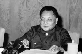 邓小平70多年没回老家，面对记者采访，邓小平只说了两个字：我怕图片