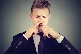 尿液很脏吗？不瞒你说，刚排出的尿液，比你的手机干净多了图片