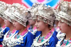 春节盛事：体验惊艳壮观的侗族集体婚礼图片