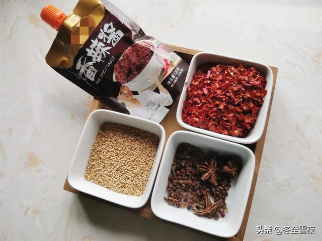教你自己在家做香辣小鱼干，麻辣过瘾，一口一个，好吃到停不下来