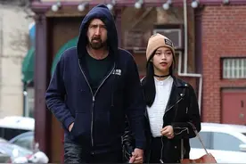 上瘾？尼古拉斯凯奇第5次结婚，妻子小他31岁，上段婚姻仅4天图片
