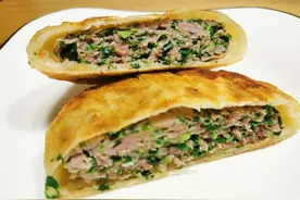 西安夜市上的馅饼王，摊子破生意好，一晚卖出600个，净赚3000多图片