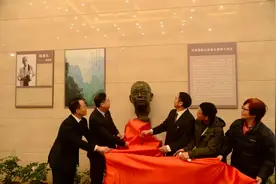 致敬！张家界武陵源景区首为中国摄影大师设立铜像图片