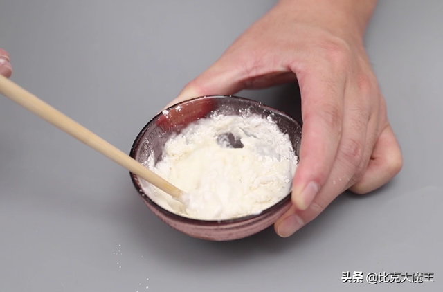 白墙脏了不用重新刷，用这4样东西擦一擦，墙壁白净如新，厉害了