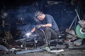 电焊工会有什么职业病，为什么月薪上万没人干？电焊危害有多大？图片