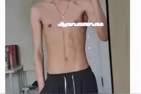 小哥健身2年4个月练出“腹肌”，网友看完：我一拳能打哭三个图片