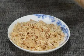 一样都是虾皮，黄的白的哪个好，海边渔民好心提醒，看完别乱买了图片