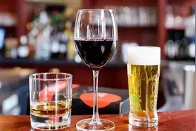 为什么喝葡萄酒不易醉，却后劲很大？图片