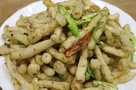 晚餐尝尝这道菜，干煸海鲜菇，做法简单，外脆里嫩，老少都爱吃图片