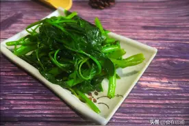 凉拌空心菜这样做，色泽翠绿不发黑，鲜嫩脆爽让您永远吃不腻图片