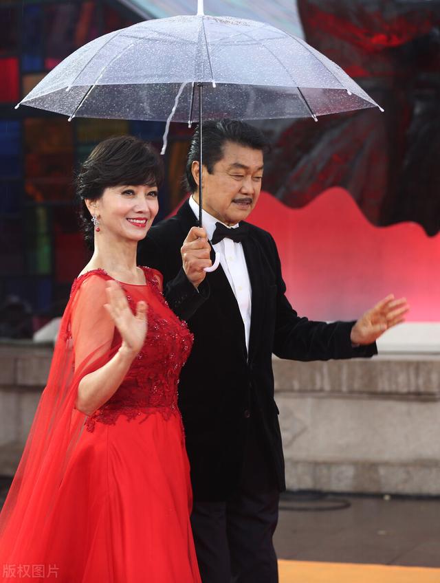 赵雅芝的传奇情史，因私藏情书导致婚姻破裂，再婚后赢得幸福人生