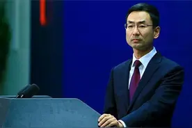 美国政府官员表示捐一亿美金，被狠狠打脸，耿爽：中方从未收到图片