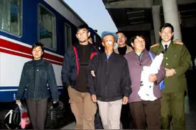 寇金成：三岁时被狼咬掉半张脸，靠吸食米糊存活，婚后生活如何？图片