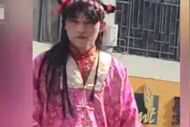 00后小伙踩高跷神似易烊千玺网友评论亮了 本人首次回应曝光生活照图片