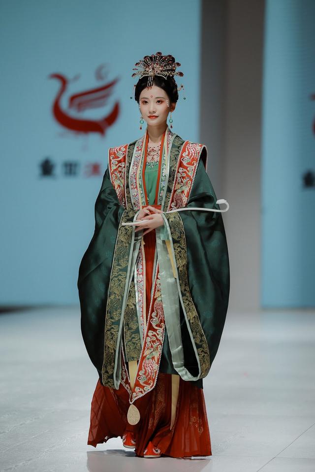 最新出炉的"华裳九州"汉服大赏,优雅惊艳,这是汉服最美的样子