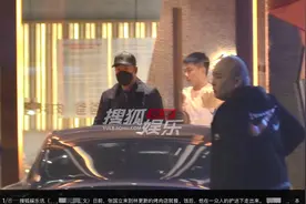 66岁张国立被指排场大，外出获众人护送，步履蹒跚身体状况引担忧图片