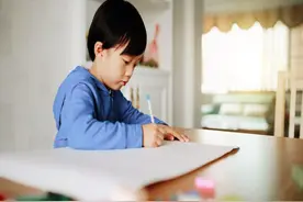“11-7=4”被老师打叉？妈妈怒找老师要说法，老师的话让宝妈无奈图片