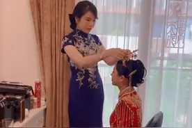 广东一姐姐牵新娘妹妹下楼，网友眼前一亮大呼：优雅气质惊艳众人图片