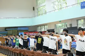 夜上海·悦动｜我们都是神枪手，一束激光瞄准一个靶心图片