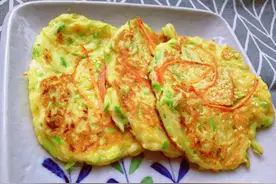 「辅食记」老人孩子都爱吃的糊塌子，简直不能再简单的早餐图片