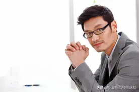 前央企总监的断崖：拖垮一个人最好的方式，让他深陷“专业陷阱”图片