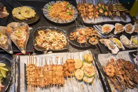 凌晨三点的泉州夜猫子，都躲进了这家东北烧烤店图片
