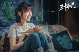 毛晓彤晒妈妈旧照，年轻时的妈妈唇红齿白，女儿遗传其女强人性格图片