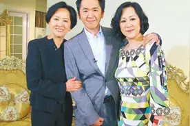 53岁港星邓兆尊，多年三女侍一男，简直是现代翻版“韦小宝”图片