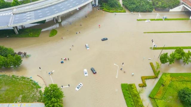 河南暴雨灾害，电动车泡水怎么办？车主：做好这3步照样骑