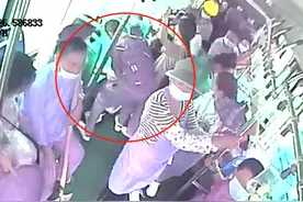 花季少女公交车上晕倒，是他背起女孩一路狂奔去医院图片