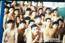 五个扑水的少年，一股傻傻的勇气图片
