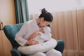 宝妈感冒后，母乳是否会“变质”影响孩子？看看科学解释怎么说图片