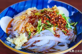 做凉粉时，别加盐提高筋性了，加上这种食材，怎么都甩不断图片