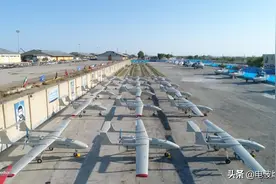 伊朗创下纪录！一次交付188架无人机，摆满码头一眼望不到头图片