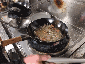 「十堰美食」好嗨哦,在十堰我竟然吃到了地道的东北锅包肉,感觉到了人生巅峰…