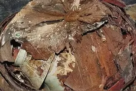 上林湖出土匣钵残片，上面写着“秘色”，这两个字为何意义不一般图片