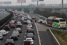 外省市机动车进京新规速看！国六排放标准是门槛，网上也能办理通行证图片