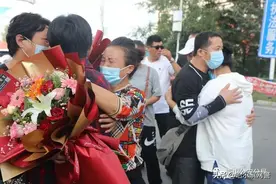【平安之夏】相隔28年的拥抱！鹤岗警方“团圆行动”让爱回家图片