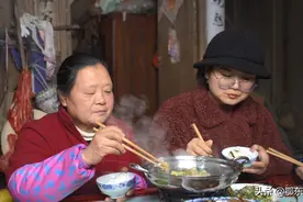 农村50岁单身女人一无所有，想找比她小的男人养老能如愿吗？图片